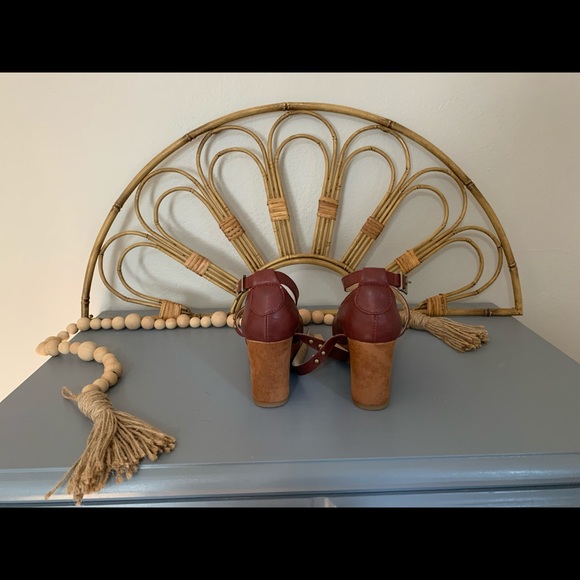 Unique Clog Shoe - Picture 5 of 6